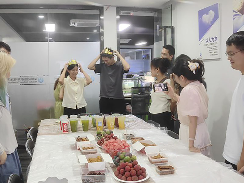 塞伯罗斯员工生日会